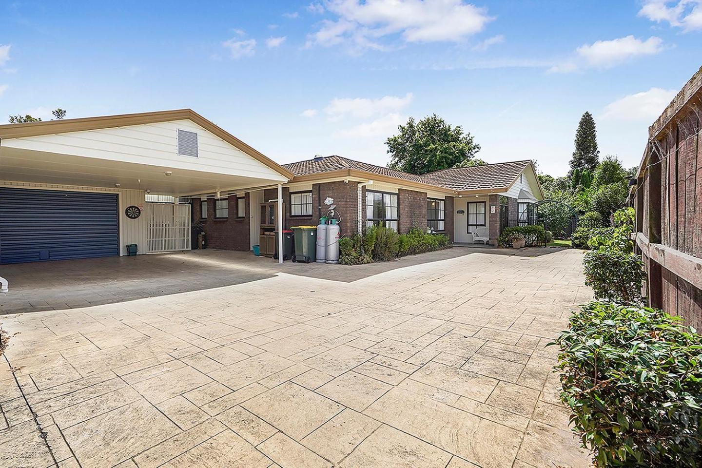 Wow, Spacious Home With A Pool Hamilton Ngoại thất bức ảnh