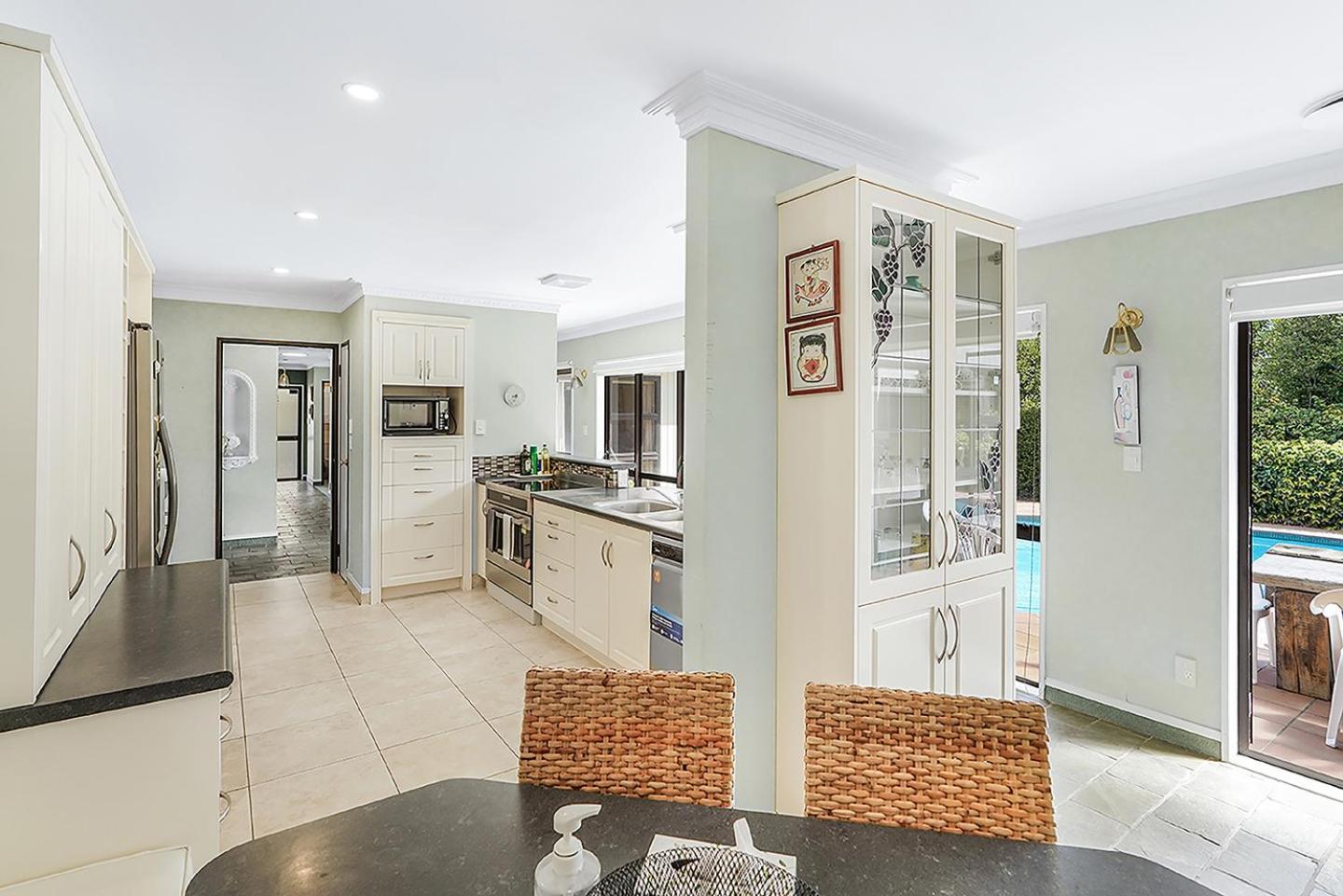 Wow, Spacious Home With A Pool Hamilton Ngoại thất bức ảnh